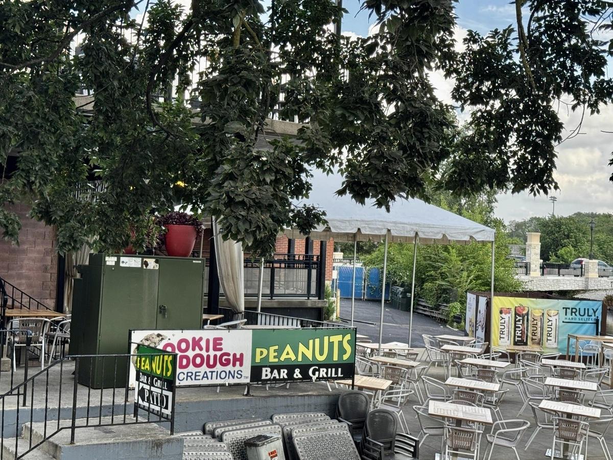 Outdoor patio seating under the Cookie Dough Creations and Peanuts Bar & Grill signs